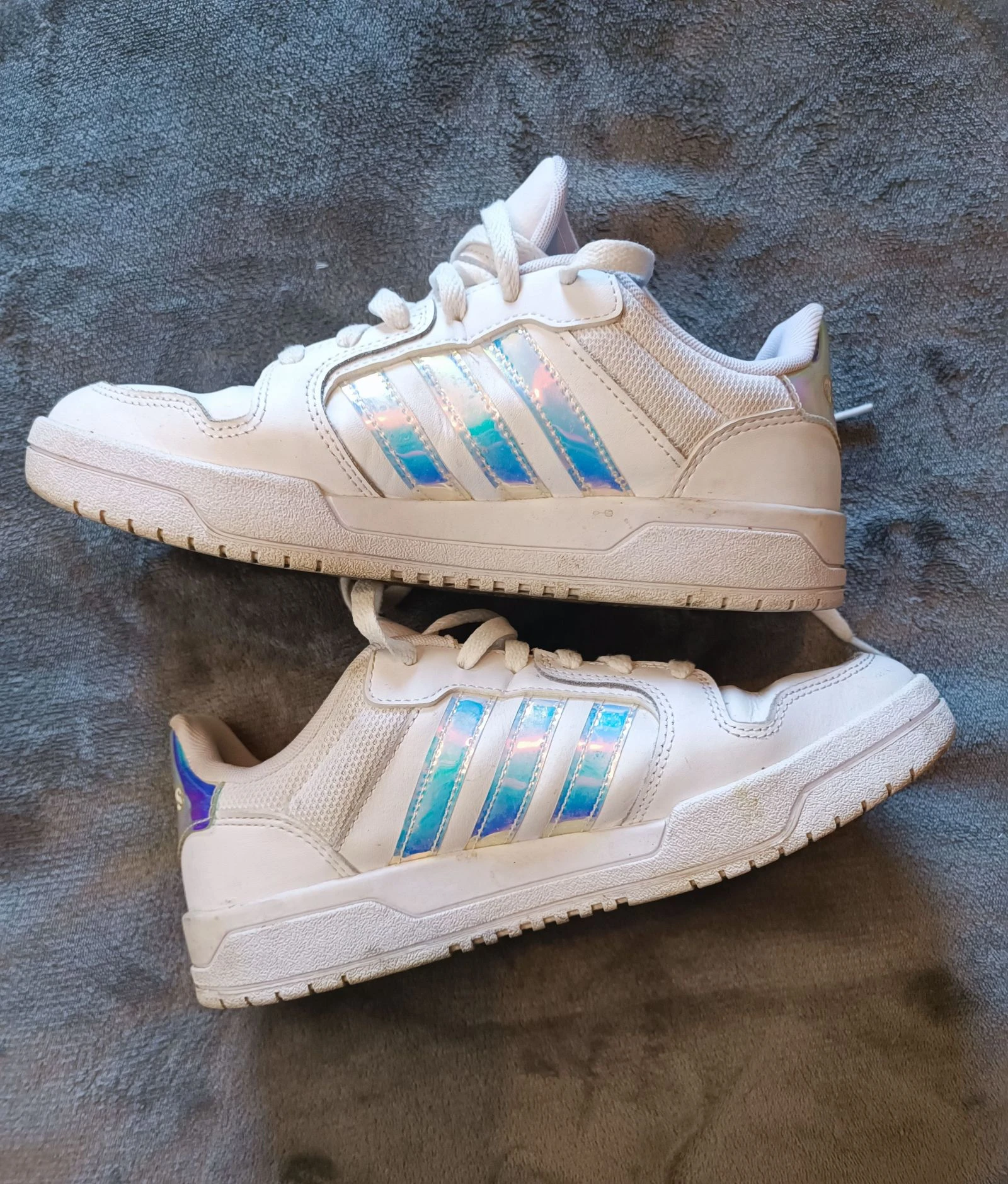 Paire de baskets adidas femme bon état taille 39,5 coloris blanc 